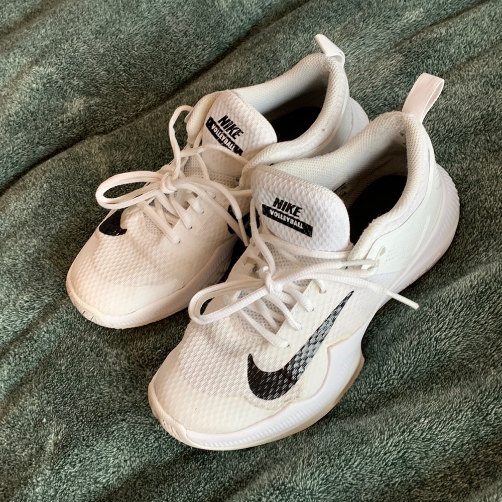 Nike volleyball court shoes